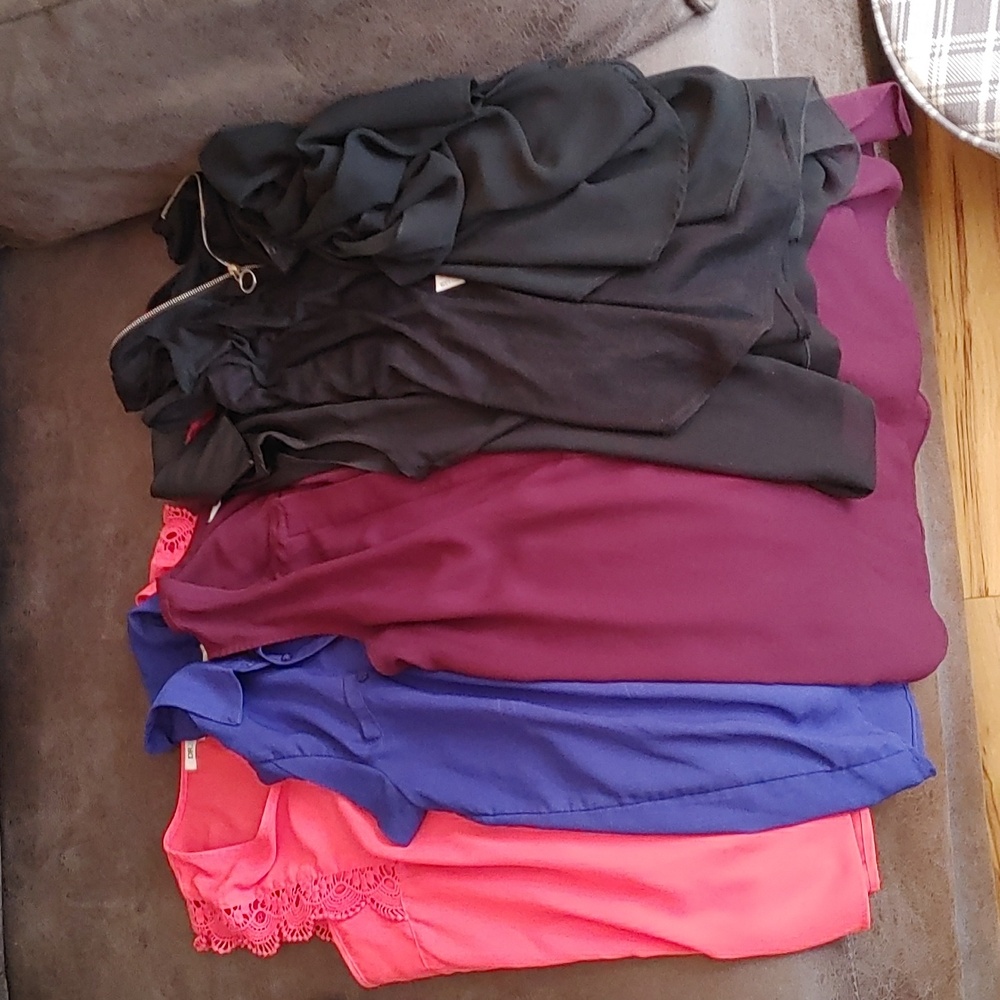 Bundle of 6 sleeveless blouses